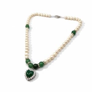 Elegant Green and Cream Pearl Necklace